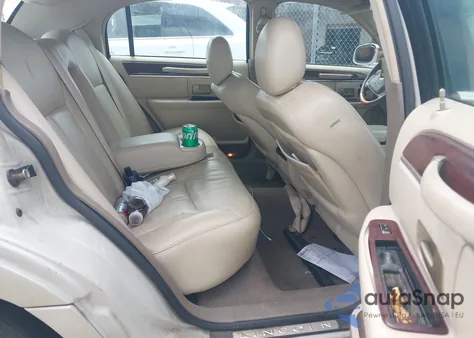 2004 Lincoln Town Car Ultimate z USA, uszkodzony, nr VIN 1LNHM83W44Y676816